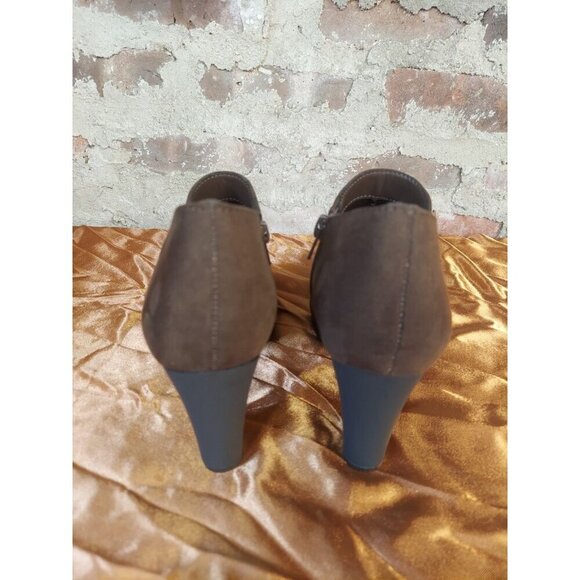 Anne Klein Xland Black Sleek Silhouette Shoe Bootie Womens Shoe Size 6.5 Brown R - Picture 3 of 5